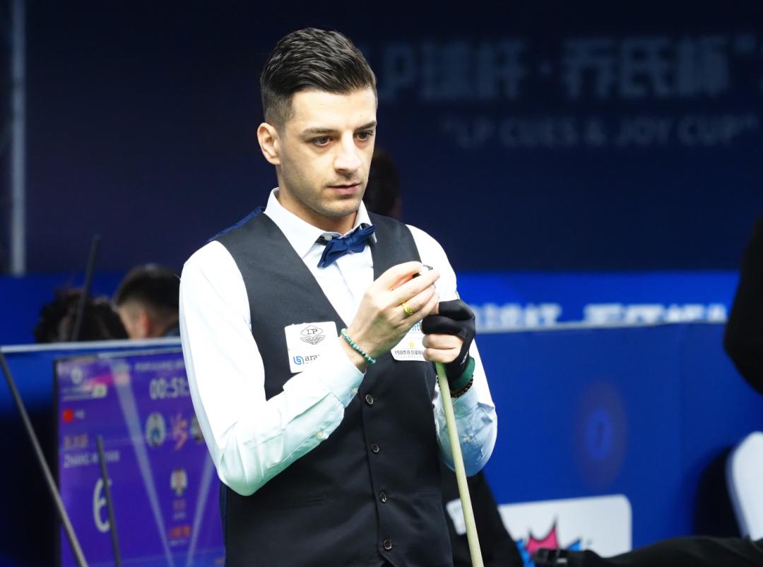 两位选手在 两位选手在